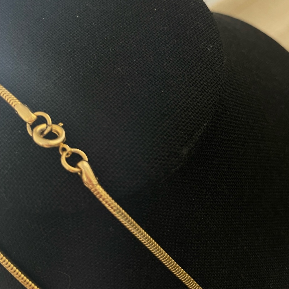 Elegant Vintage Crest Necklace | Gold - Picture 6 of 6